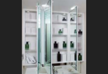 シティテラス板橋蓮根の三面鏡付洗面化粧台